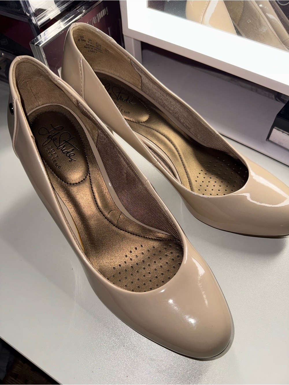 Life Stride Beige Patent Round-Toe Heels
